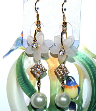 亚太流行亮钻花环珍珠耳环C4-3-1