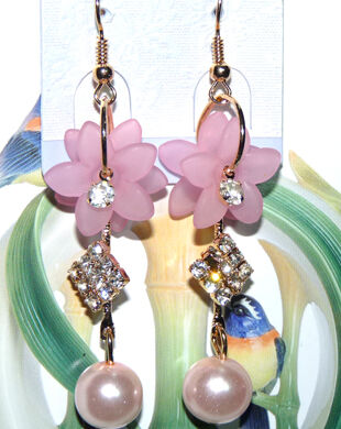 亚太流行亮钻花环珍珠耳环C4-3-1