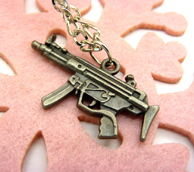 2013流行 复古饰品批发 欧美潮流时尚夸张个性手枪长项链 钛合金项链  合金项链