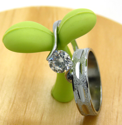 合金钛钢对戒 韩版时尚戒指 砖石戒指情侣戒指 一对时尚礼品盒装锆石戒指