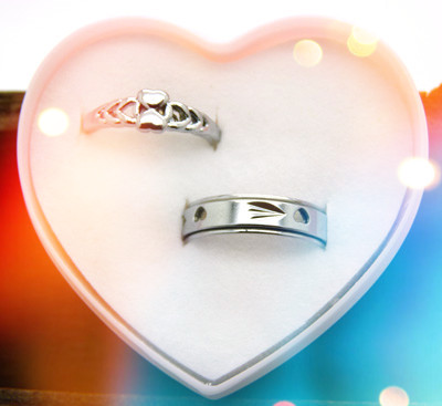 韩国情侣款对戒指环 韩版潮人女男士银色钛钢戒指 生日礼物盒装 潮流指环