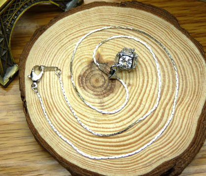 日韩七彩玲珑球合金水钻项链（保色）