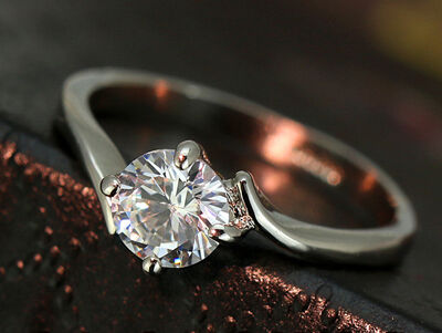 钛钢镀真金  日韩欧版 四爪八心八箭锆石仿真钻裸钻时尚女仿钻戒婚礼戒指