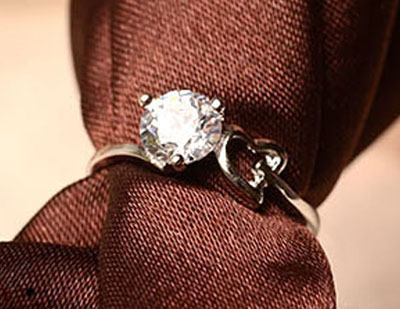 日韩欧版 四爪八心八箭锆石仿真钻裸钻时尚女仿钻戒婚礼戒指 -16号