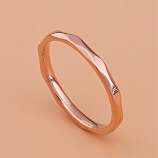 镀18K玫瑰金钛钢简约混款戒指女 