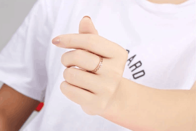 韩版时尚钛钢镀金个性镂空戒指 对戒女士手...