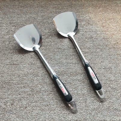 YS 黑色加厚不锈钢炒铲 特价商品 数量有限 厨房用具炒菜烹饪铲勺厂家直供六B37-3-1
